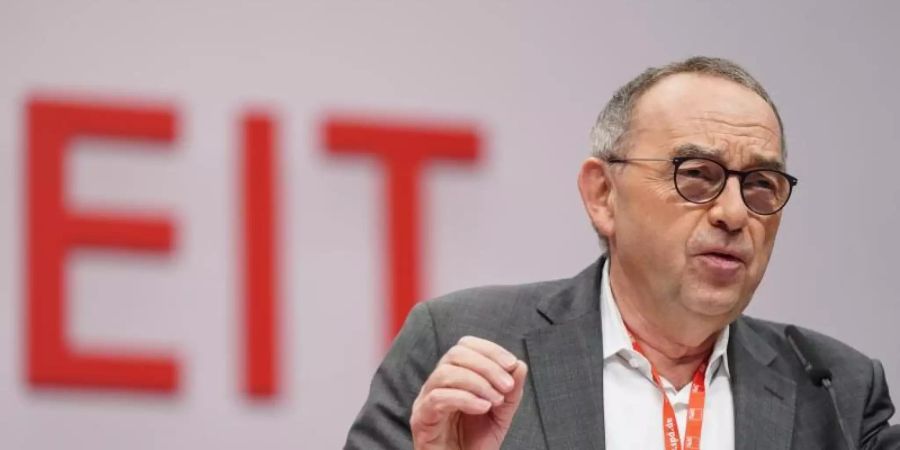 Bei den Themen Klimaschutz, Vermögensteuer, schwarze Null und E-Mobilität sehe er durchaus Möglichkeiten, dem Koalitionspartner neue Zugeständnisse abzuringen, sagt Norbert Walter-Borjans. Foto: Kay Nietfeld/dpa