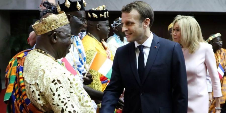Emmanuel Macron und seine Frau Brigitte in Abidjan