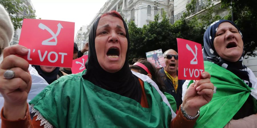 Proteste gegen den neu gewählten Präsidenten in Algerien