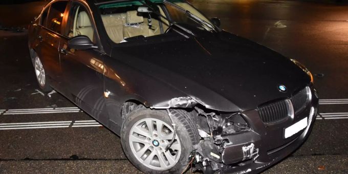 Gegen Verkehrsschilder gefahren Unfall Gossau