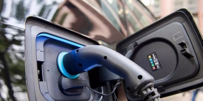 Berlin - Regierung und Hersteller erhöhen Zuschüsse für E-Auto-Käufer