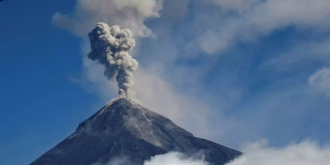 Der Feuervulkan in Guatemala bei seinem Ausbruch im Juni 2019 Der Feuervulkan in Guatemala bei seinem Ausbruch im Juni 2019