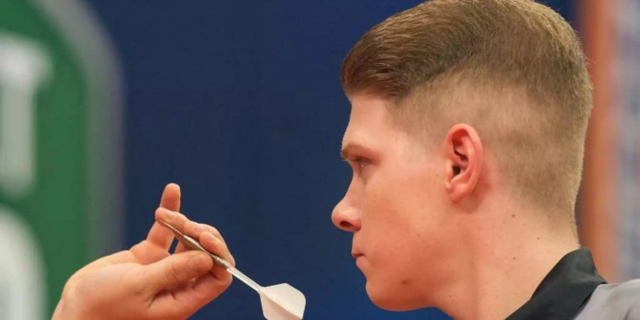 Feiert bei der Darts-WM in London sein WM-Debüt: Nico Kurz. Foto: Friso Gentsch/dpa
