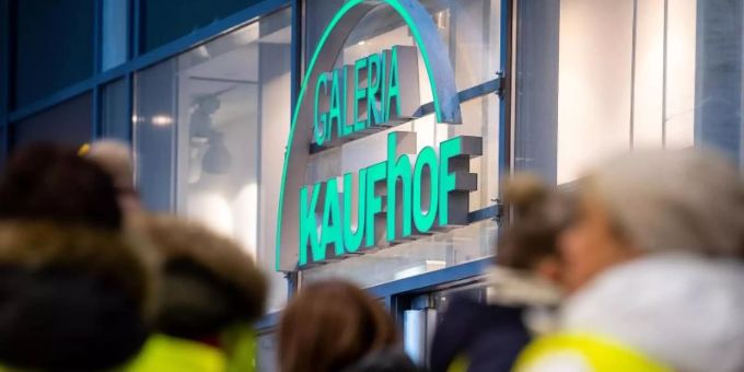 Kaufhof-Mitarbeiter haben nach einem Aufruf von Verdi gestreikt - hier in Stuttgart. Foto: Sebastian Gollnow/dpa