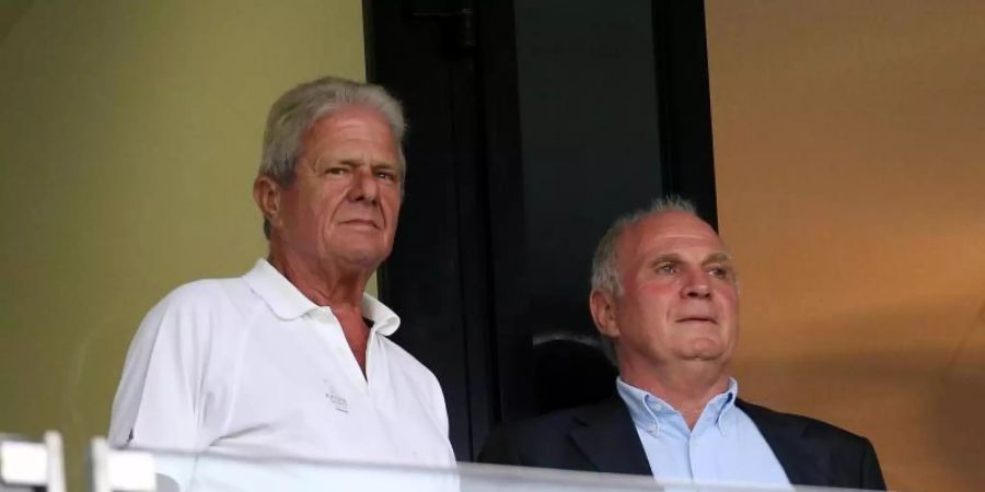 Zwei Persönlichkeiten im deutschen Fussball: Dietmar Hopp (l) und Uli Hoeness. Foto: Hasan Bratic/dpa