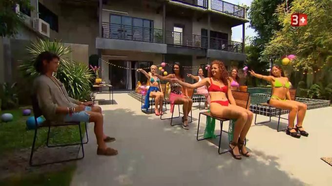 Um den Bachelor 2019 Schweiz nachhaltig zu beeindrucken legten die letzten Kandidatinnen einen sexy Tanz hin. Bachelor 2019 Schweiz
