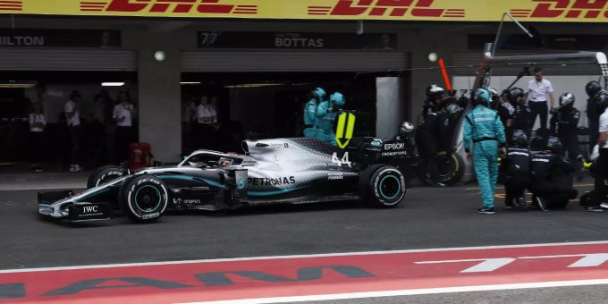Der frühe Boxenstopp liess Lewis Hamilton in Mexiko zwischenzeitlich (ver-)zweifeln. Lewis Hamilton Mexiko Mercedes