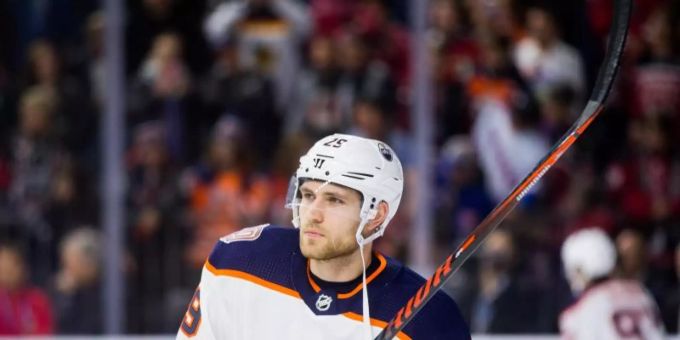 Kassierte an seinem Geburtstag eine Niederlage mit den Oilers: Leon Draisaitl. Foto: Rolf Vennenbernd/dpa Kassierte an seinem Geburtstag eine Niederlage mit den Oilers: Leon Draisaitl. Foto: Rolf Vennenbernd/dpa