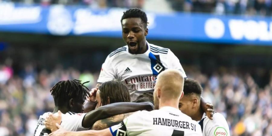 Der Hamburger SV besiegte den VfB Stuttgart im Topspiel mit 6:2. Foto: Frank Molter/dpa