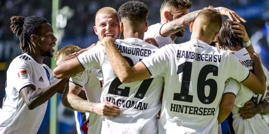 Noch führt der Hamburger SV die Tabelle der 2. Liga an. Foto: Axel Heimken/dpa