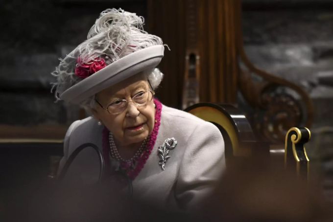 Die Queen hat sich im Januar impfen lassen. meghan markle prinz harry