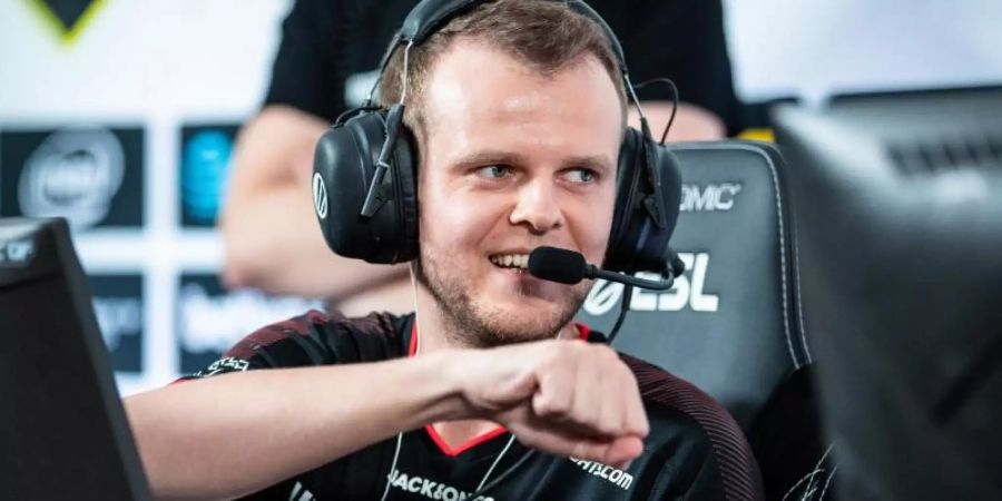 Andreas «Xyp9x» Højsleth steht mit seinem Team Astralis im Finale der ESL One New York. Foto: Bart Oerbekke/ESL
