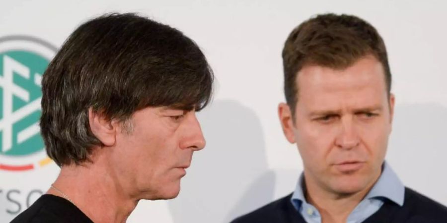 DFB-Direktor Oliver Bierhoff (r) und Bundestrainer Joachim Löw können quasi schon für die EM planen. Foto: Peter Steffen/dpa