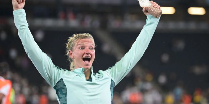 Alexandra Popp jubelt nach dem gewonnenen Spiel gegen Finnland. Alexandra Popp jubelt nach dem gewonnenen Spiel gegen Finnland.