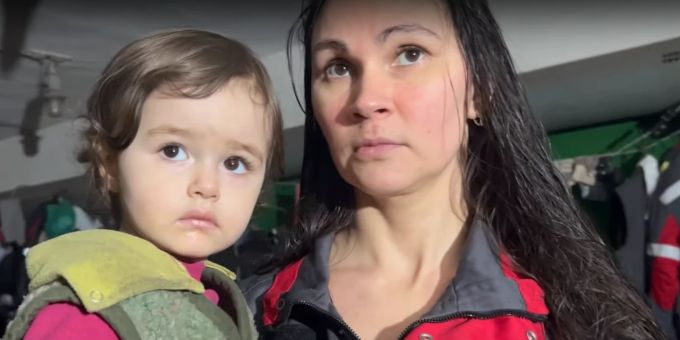 2500 Soldaten und hunderte Zivilisten mit Kindern verstecken sich vor dem Ukraine-Krieg unter dem Asow-Stahlwerk in Mariupol. Ukraine Krieg asow-Stahlwerk