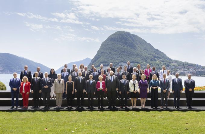 Gruppenfoto der Teilnehmenden der Ukraine-Konferenz in Lugano am 4. Juli 2022. Ukraine-Krieg