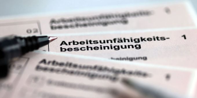 Laut einer Auswertung der DAK gab es zuletzt mehr Krankschreibungen im Job als im Vergleichszeitraum ein Jahr zuvor. Laut einer Auswertung der DAK gab es zuletzt mehr Krankschreibungen im Job als im Vergleichszeitraum ein Jahr zuvor.
