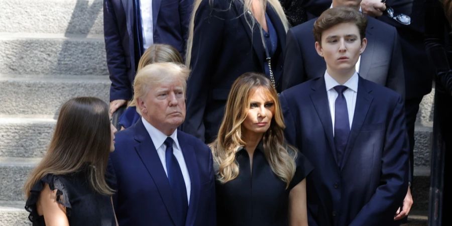 Barron Trump (rechts) mit seinen Eltern Donald Trump und Melania.