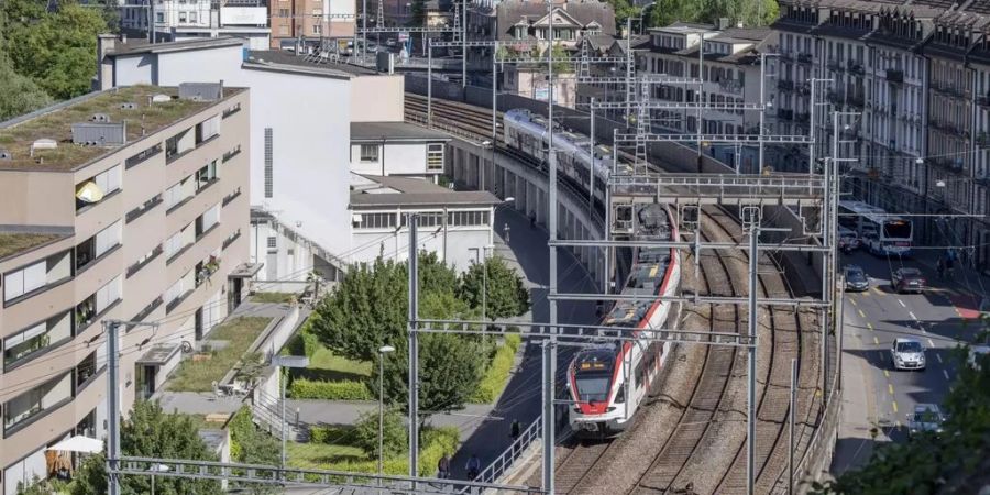 Wenn es heiss ist, verschaffen Klimaanlagen im ÖV den Passagieren eine Abkühlung. (Symbolbild)