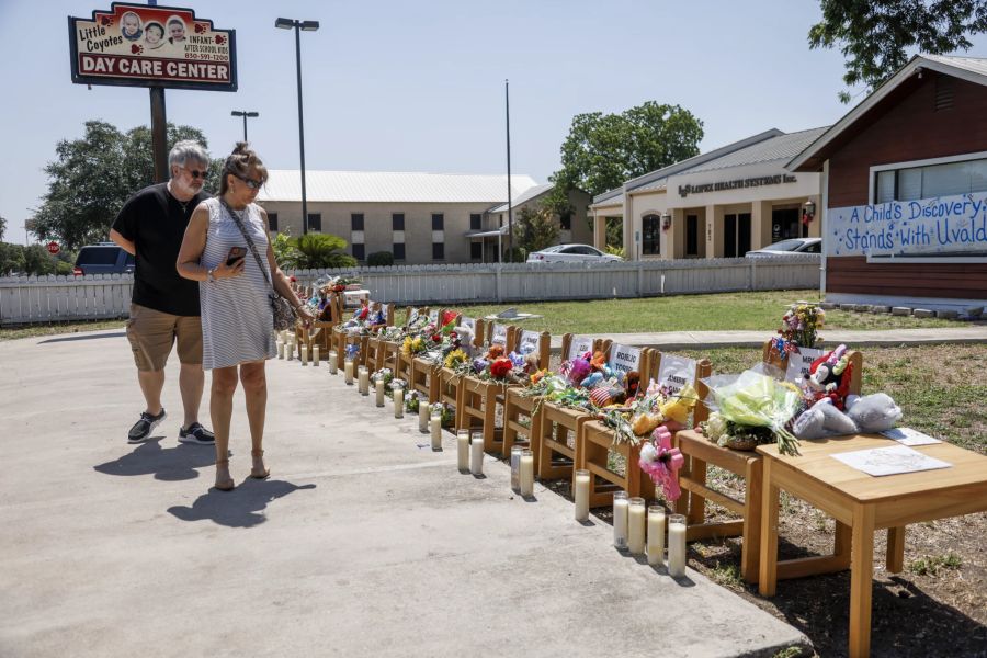 Ein Memorial für die erschossenen Kinder in der Robb Elementary School in Uvalde, Texas. Auch Joe Biden gedachte vor Ort der Opfer.