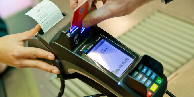Viele Zahlungs-Terminals in Geschäften sind weiter gestört. Viele Zahlungs-Terminals in Geschäften sind weiter gestört.
