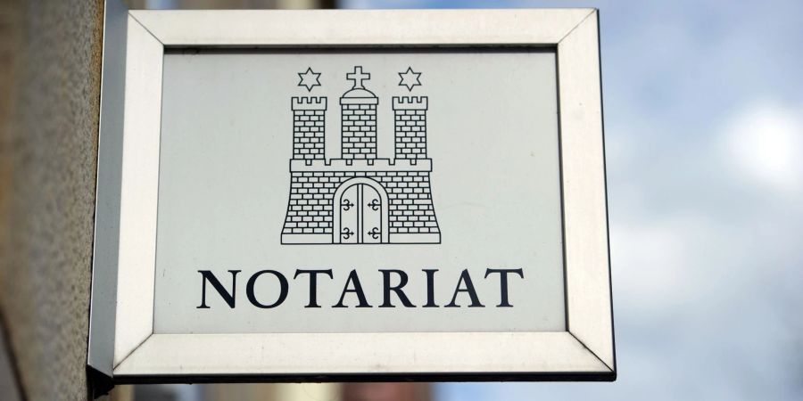 Pflichtteilsberechtigte können darauf bestehen, dass ein Notar den Nachlass eines Verstorbenen aufnimmt.