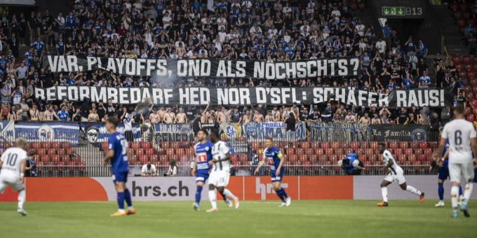 Reform-Ärger - Fans protestieren gegen Playoffs in Super League