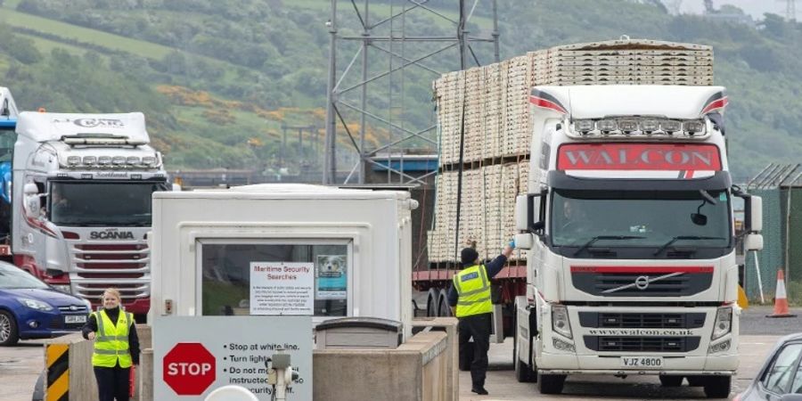 In Nordirland per Fähre ankommende Lastwagen