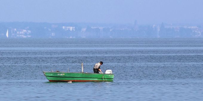 Der Fischfang im Bodensee ist rückläufig. Bodensee Fischer Boot Wasser