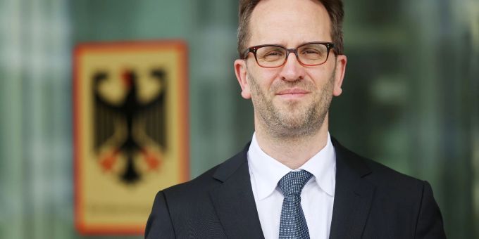 Klaus Müller, Präsident der Bundesnetzagentur, hält es für möglich, dass Russland die Lieferung von Gas durch Nord Stream 1 einstellt. Klaus Müller, Präsident der Bundesnetzagentur, hält es für möglich, dass Russland die Lieferung von Gas durch Nord Stream 1 einstellt.