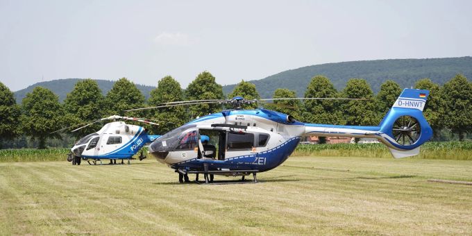 Nach einem Tötungsdelikt in NRW sucht die Polizei mit einem Grossaufgebot nach einem Verdächtigen, darunter mehrere Spezialeinsatzkommandos und zwei Hubschraubern. Nach einem Tötungsdelikt in NRW sucht die Polizei mit einem Grossaufgebot nach einem Verdächtigen, darunter mehrere Spezialeinsatzkommandos und zwei Hubschraubern.