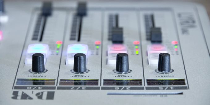 Ein Radio-Mischpult (Symbolbild). radio fribourg