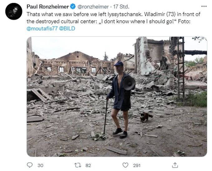 Bevor Paul Ronzheimer und sein Team angegriffen wurden, war er in Lyssytschansk unterwegs und sprach mit vielen Zivilisten. Auf Twitter postet er ein Bild von Wladimir (73) vor dem zerstörte paul ronzheimer