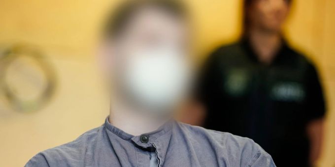 Der 39-jährige Hauptangeklagte sitzt im Verhandlungssaal des Landgerichts Kaiserslautern. Der 39-jährige Hauptangeklagte sitzt im Verhandlungssaal des Landgerichts Kaiserslautern.