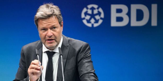 Robert Habeck während seiner Rede beim «TDI - Tag der Industrie» des Bundesverbandes der Deutschen Industrie (BDI). Robert Habeck während seiner Rede beim «TDI - Tag der Industrie» des Bundesverbandes der Deutschen Industrie (BDI).