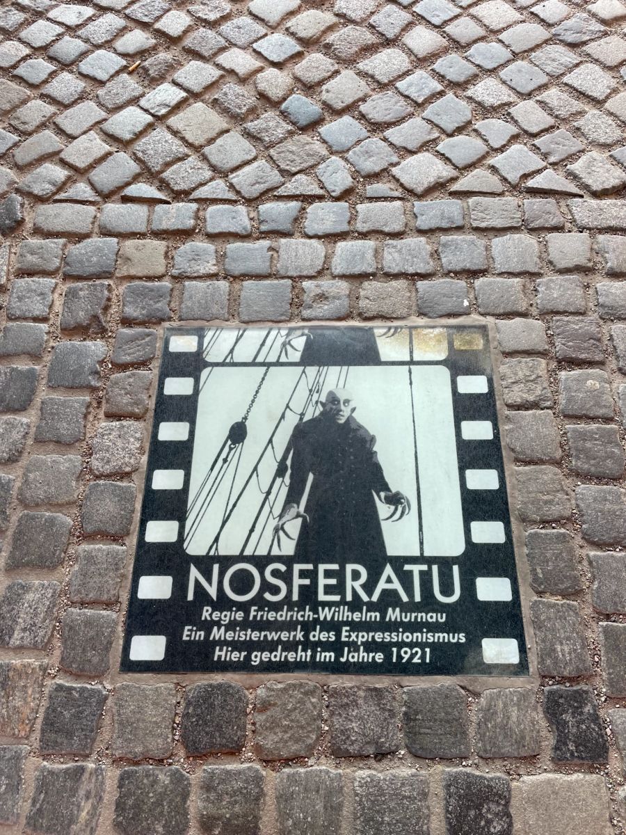 Plakette an einem Nosferatu-Originalschauplatz.