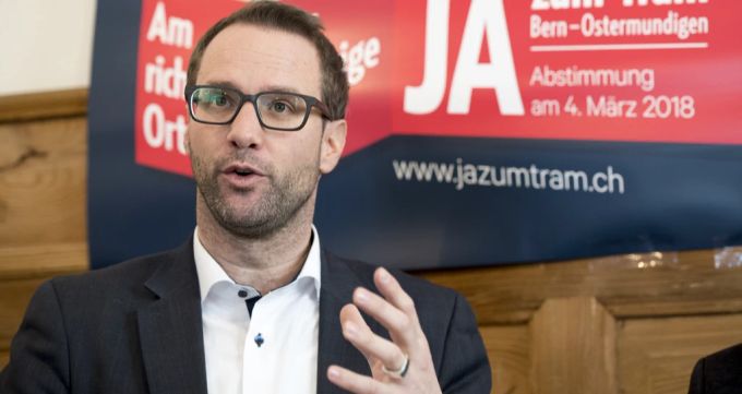 Der Langethaler Stadtpräsident Reto Müller (SP). Auch seine Stadt heizt die Badi im Ukraine-Krieg nicht. Ukraine krieg