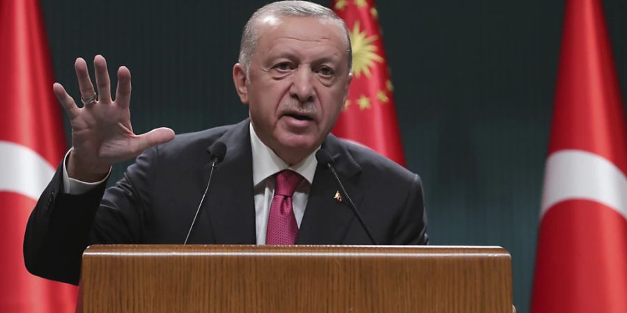 HANDOUT - Der türkische Präsident Recep Tayyip Erdogan hat erneut Istanbul als Verhandlungsort angeboten. Foto: Uncredited/Turkish Presidency/AP/dpa - ACHTUNG: Nur zur redaktionellen Verwendung im Zusammenhang mit der aktuellen Berichterstattung und nur mit vollständiger Nennung des vorstehenden Credits