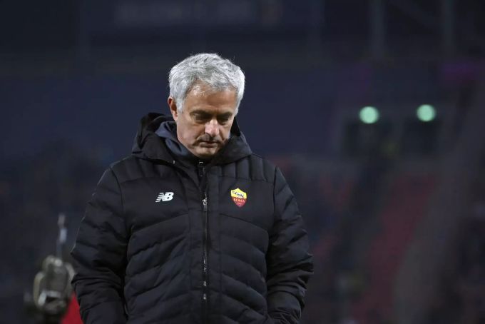 Nach der deutlichen Pleite gegen Inter Mailand ist José Mourinho natürlich unzufrieden. Italy Soccer Serie A