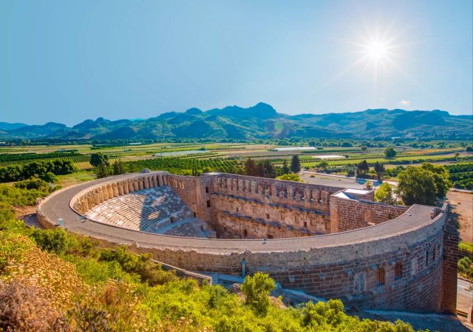 Etwa 46 Kilometer östlich von Antalya befinden sich die Ruinen von Aspendos. TUI