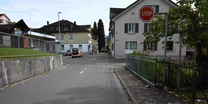 Es entstand Sachschaden von mehreren Tausend Franken. Unfall