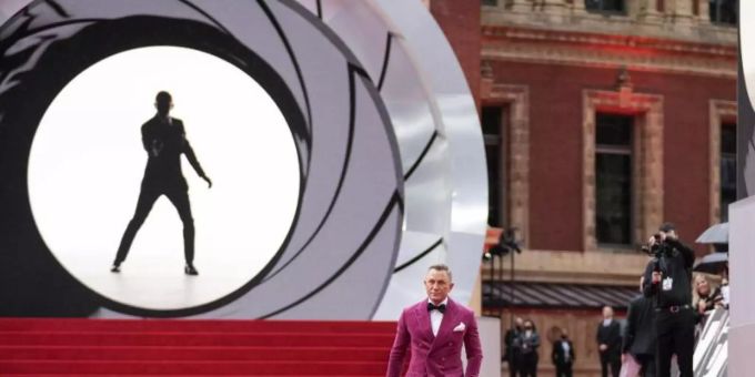 Daniel Craig bei der Weltpremiere von «Keine Zeit zu sterben» in London. Foto: Matt Dunham/AP/dpa Daniel Craig bei der Weltpremiere von «Keine Zeit zu sterben» in London. Foto: Matt Dunham/AP/dpa