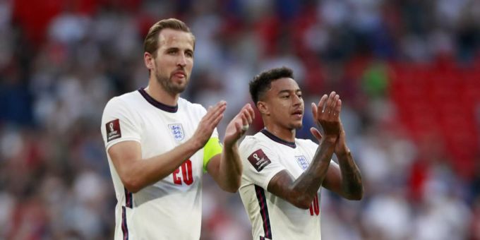 Müssen das nächste Uefa-Heimspiel ohne Zuschauer bestreiten: Englands Harry Kane (l.) und Jesse Lingard. England