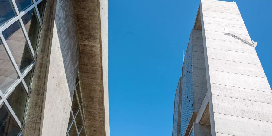 Die Aussentreppe am Hochhaus beim Kongresshaus Biel.