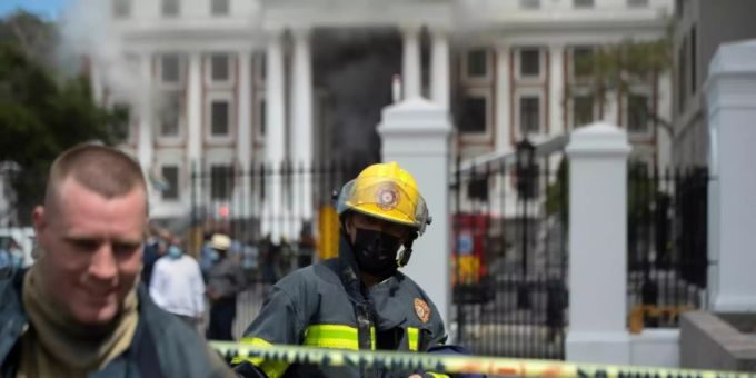Brand im Parlamentskomplex in Kapstadt Brand im Parlamentskomplex in Kapstadt