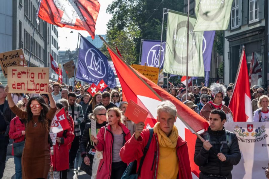 In Basel wurde gegen die Massnahmen zum Coronavirus demonstriert.