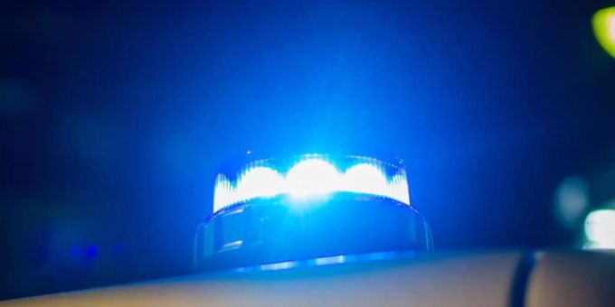 Für den 23-jährigen Österreicher hat seine Flucht mit einem Rettungswagen Folgen: Er hat nun eine Anzeige wegen unbefugten Gebrauchs von Fahrzeugen und Alkohol am Steuer am Hals. (Symbolbild). Foto: Fernando Gutierrez-Juarez/dpa-Zentralbild/dpa Für den 23-jährigen Österreicher hat seine Flucht mit einem Rettungswagen Folgen: Er hat nun eine Anzeige wegen unbefugten Gebrauchs von Fahrzeugen und Alkohol am Steuer am Hals. (Symbolbild). Foto: Fernando Gutierrez-Juarez/dpa-Zentralbild/dpa