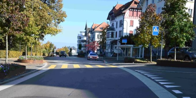 Die Kantonspolizei St. Gallen sucht Zeugen und den Fahrer eines bordeauxroten Toyota SUV mit St. Galler Kontrollschild. Unfall