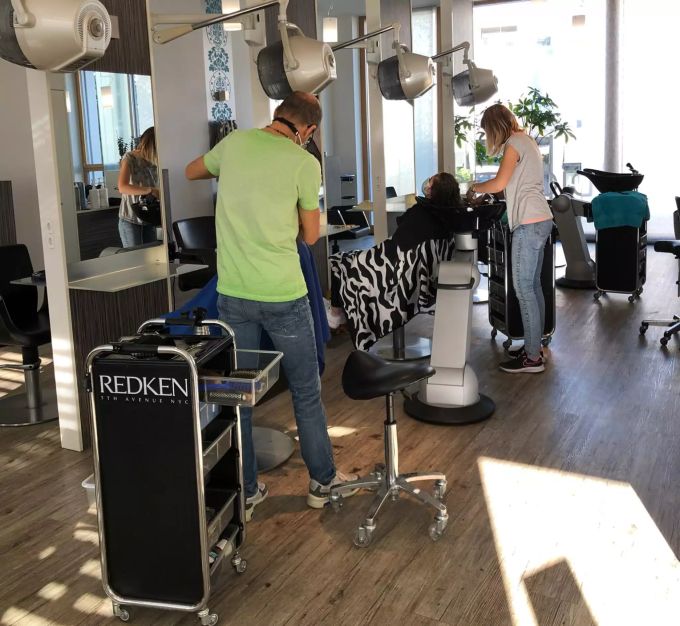 Coiffure Dignity hat sich in Rheinfelden gut etabliert und freut sich über langjährige Stammkundschaft. Coiffure Dignity Rheinfelden