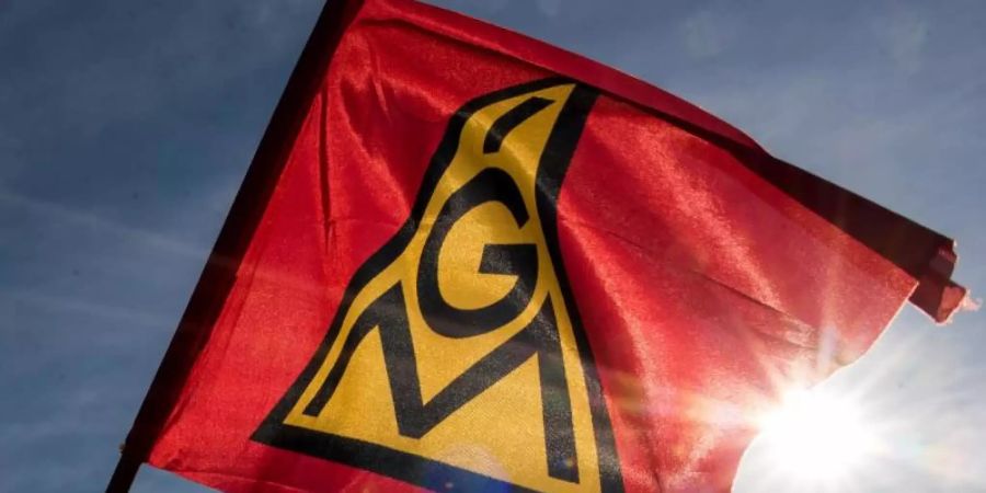 Mit dem Aktionstag wollte die IG Metall ihren Forderungen an die künftige Bundesregierung Nachdruck verleihen. Foto: Daniel Bockwoldt/dpa/Daniel Bockwoldt